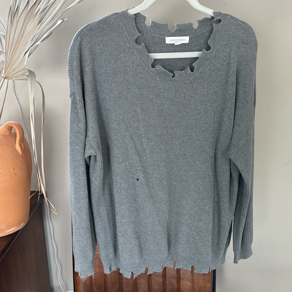 Distressed crewneck thin sweater